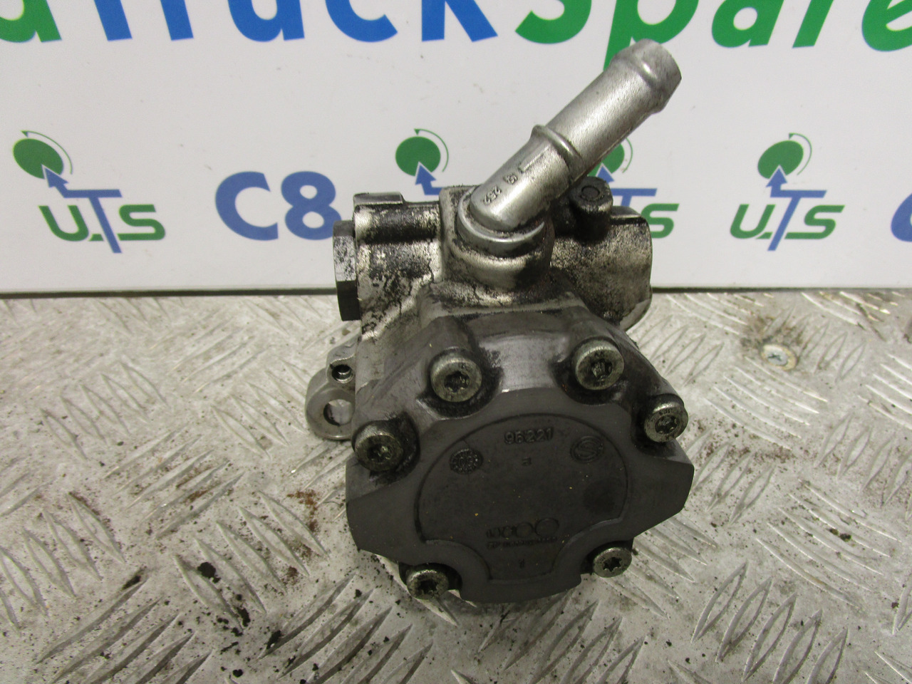 IVECO DAILY 3.0 POWER STEERING PUMP & DRIVE P/NO 7693955604 - Stuurinrichting voor Vrachtwagen: afbeelding 1 IVECO DAILY 3.0 POWER STEERING PUMP & DRIVE P/NO 7693955604 - Stuurinrichting voor Vrachtwagen: afbeelding 1