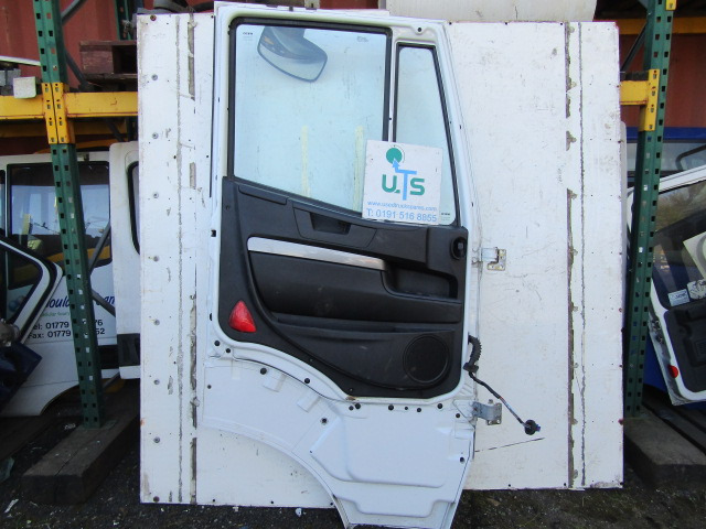 IVECO STRALIS NEARSIDE PASSENGER DOOR COMPLETE - Cabine en interieur voor Vrachtwagen: afbeelding 2 IVECO STRALIS NEARSIDE PASSENGER DOOR COMPLETE - Cabine en interieur voor Vrachtwagen: afbeelding 2
