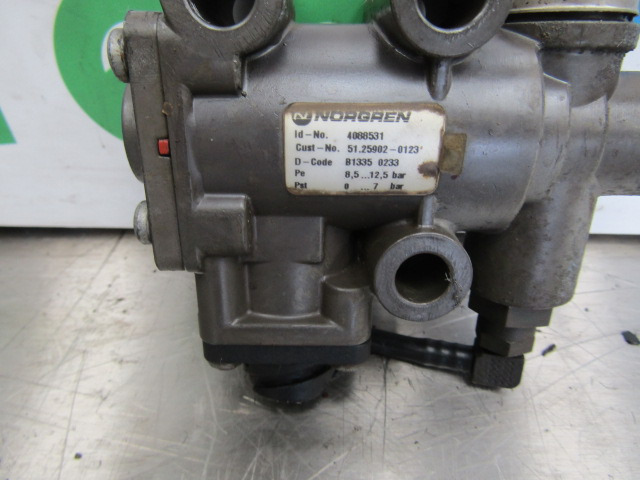 MAN TGS/TGX D2066 NORGREN EGR VALVE P/NO 51.25002-0123 - Motor en onderdelen voor Vrachtwagen: afbeelding 2 MAN TGS/TGX D2066 NORGREN EGR VALVE P/NO 51.25002-0123 - Motor en onderdelen voor Vrachtwagen: afbeelding 2