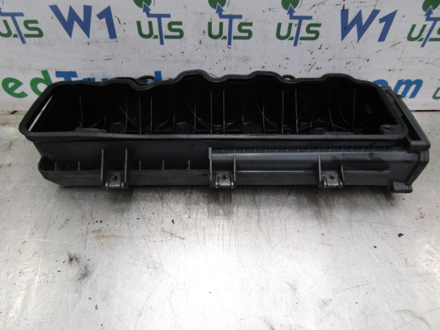 MERCEDES ATEGO 815 ROCKERCOVER P/NO A9040100930 - Motor en onderdelen voor Vrachtwagen: afbeelding 2 MERCEDES ATEGO 815 ROCKERCOVER P/NO A9040100930 - Motor en onderdelen voor Vrachtwagen: afbeelding 2