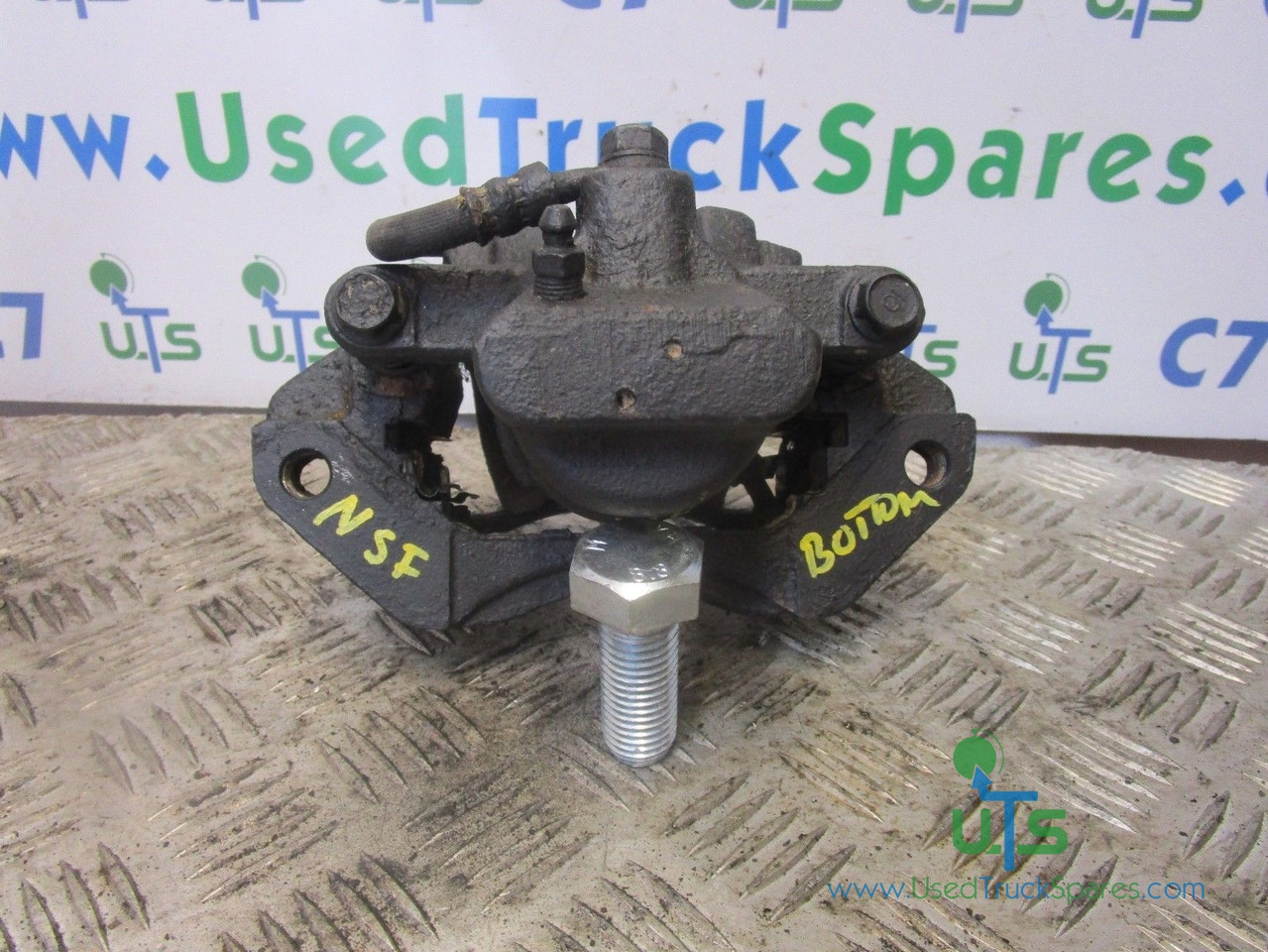 MITSUBISHI CANTER 35C NSF BOTTOM BRAKE CALIPER TYPE FSX14C - Remdelen voor Vrachtwagen: afbeelding 1 MITSUBISHI CANTER 35C NSF BOTTOM BRAKE CALIPER TYPE FSX14C - Remdelen voor Vrachtwagen: afbeelding 1