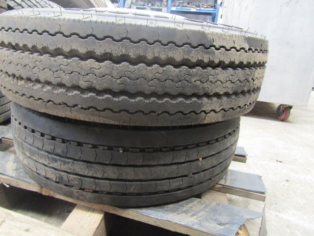 MITSUBISHI FUSO (6) WHEELS AND TYRES 205/75/17.5 8-10MM TREAD 32MM HOLES SET OF 6 - Band voor Vrachtwagen: afbeelding 2 MITSUBISHI FUSO (6) WHEELS AND TYRES 205/75/17.5 8-10MM TREAD 32MM HOLES SET OF 6 - Band voor Vrachtwagen: afbeelding 2