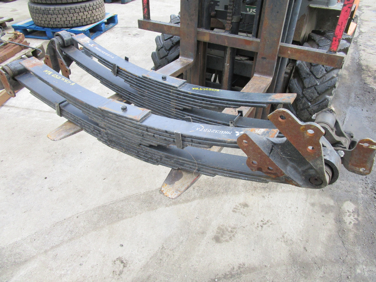 MITSUBISHI FUSO 8T REAR SPRINGS MK632557 - Ophanging voor Vrachtwagen: afbeelding 4 MITSUBISHI FUSO 8T REAR SPRINGS MK632557 - Ophanging voor Vrachtwagen: afbeelding 4