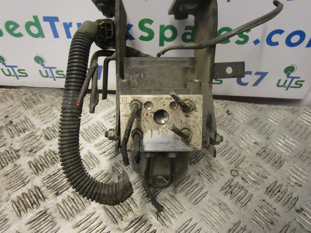 MITSUBISHI FUSO / CANTER ABS PUMP P/NO MK355141 - Remdelen voor Vrachtwagen: afbeelding 1 MITSUBISHI FUSO / CANTER ABS PUMP P/NO MK355141 - Remdelen voor Vrachtwagen: afbeelding 1