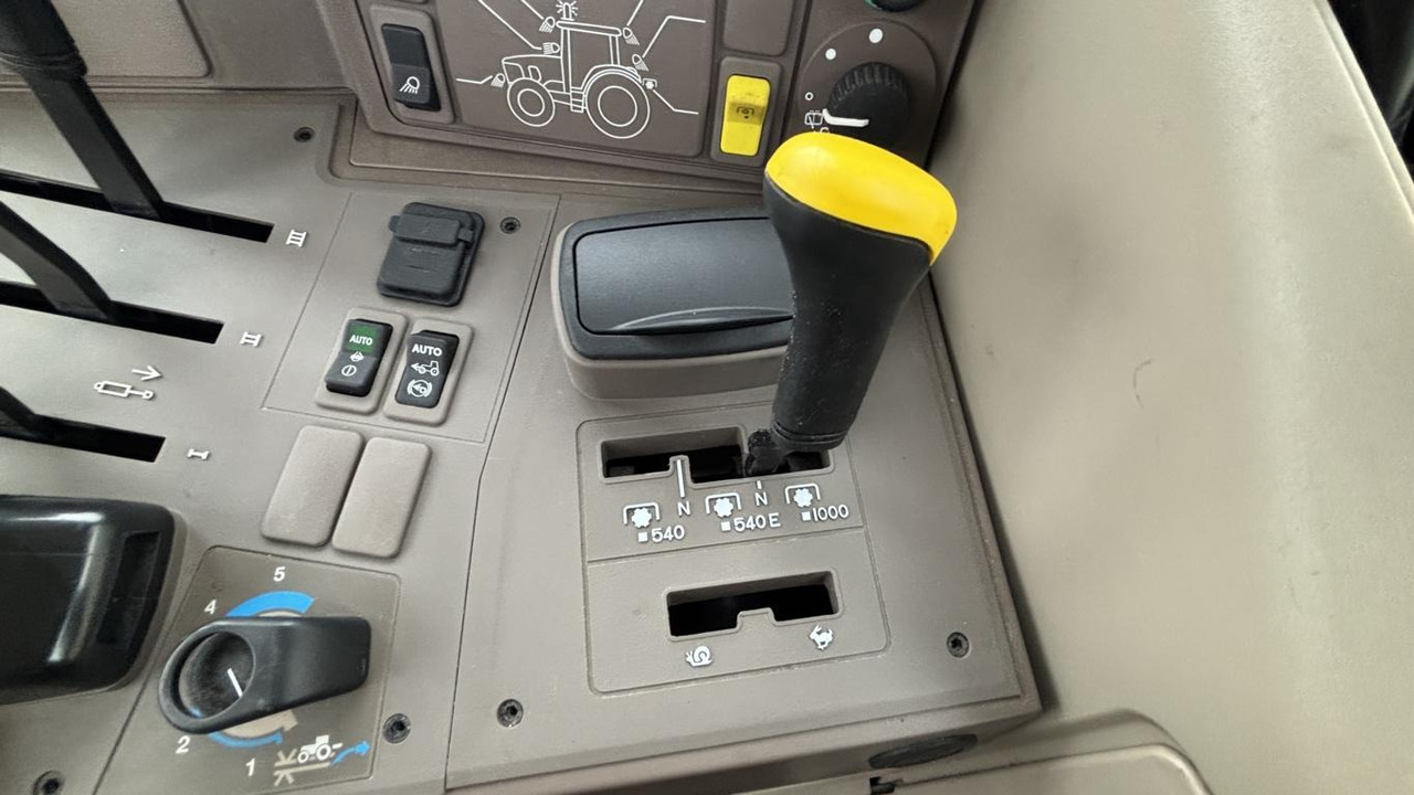 John Deere 6120M 4298L - Gemeentelijke tractor: afbeelding 4 John Deere 6120M 4298L - Gemeentelijke tractor: afbeelding 4