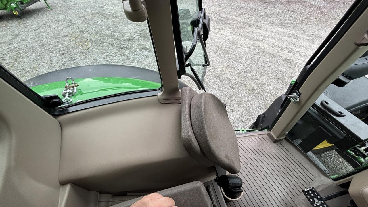 Gemeentelijke tractor John Deere 6120M: afbeelding 7