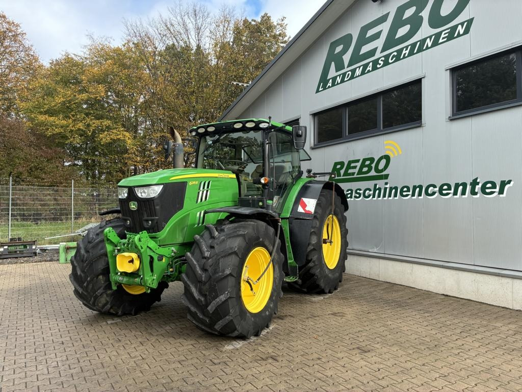 John Deere 6215R - Tractor: afbeelding 1 John Deere 6215R - Tractor: afbeelding 1
