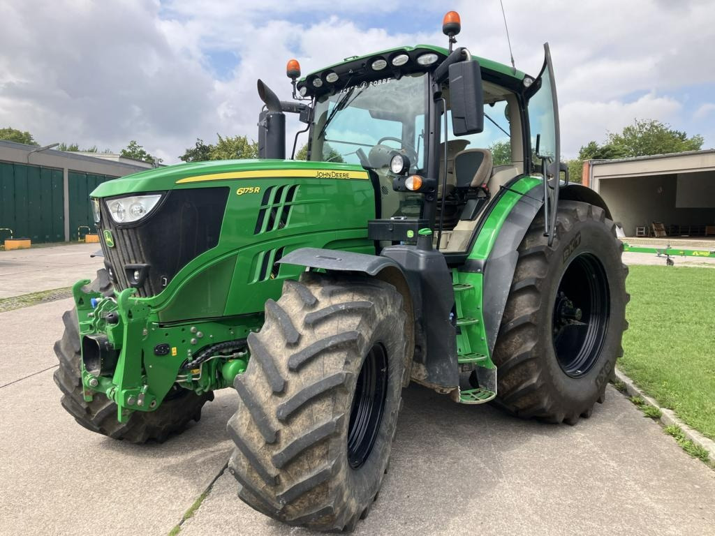 John Deere 6215R - Tractor: afbeelding 1 John Deere 6215R - Tractor: afbeelding 1