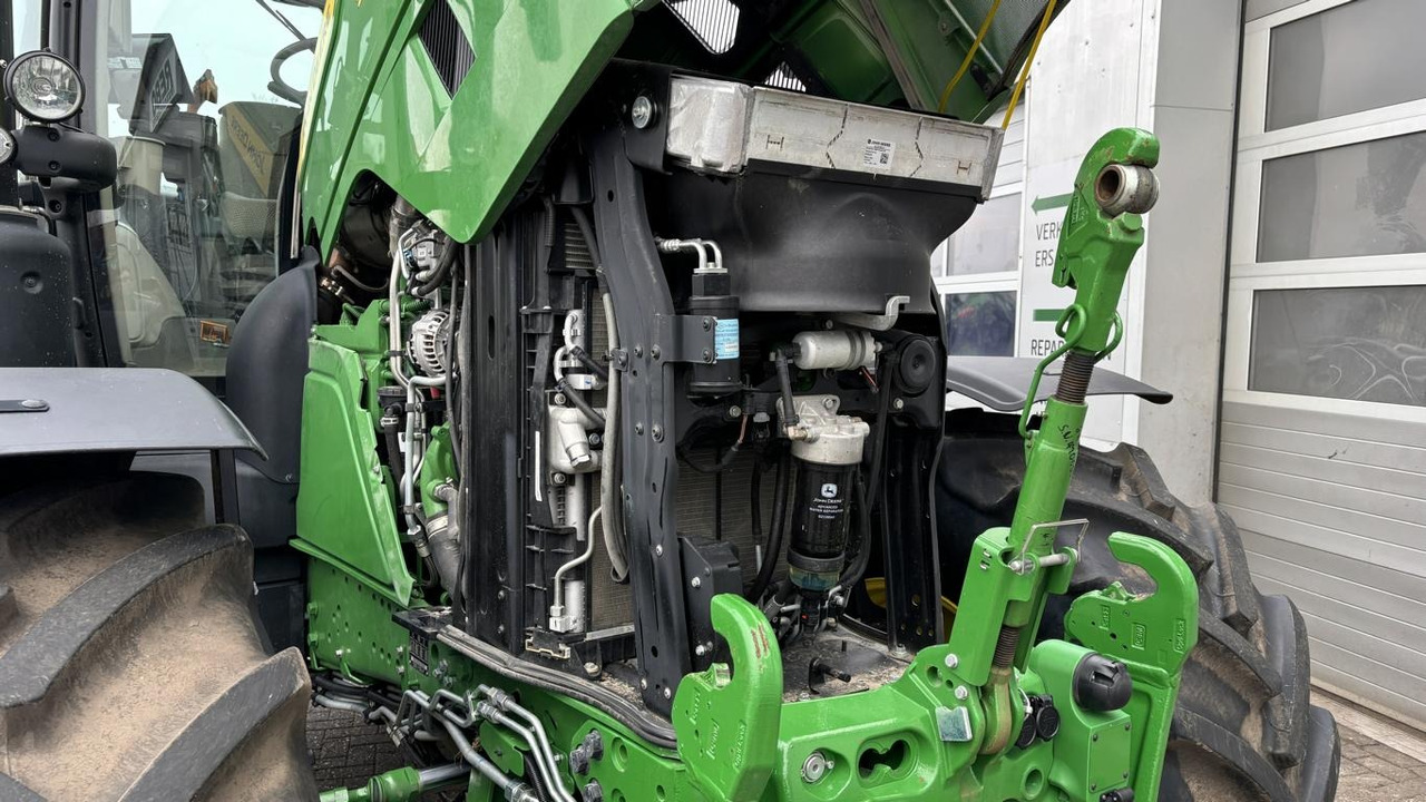 John Deere 6R215 - Tractor: afbeelding 2 John Deere 6R215 - Tractor: afbeelding 2