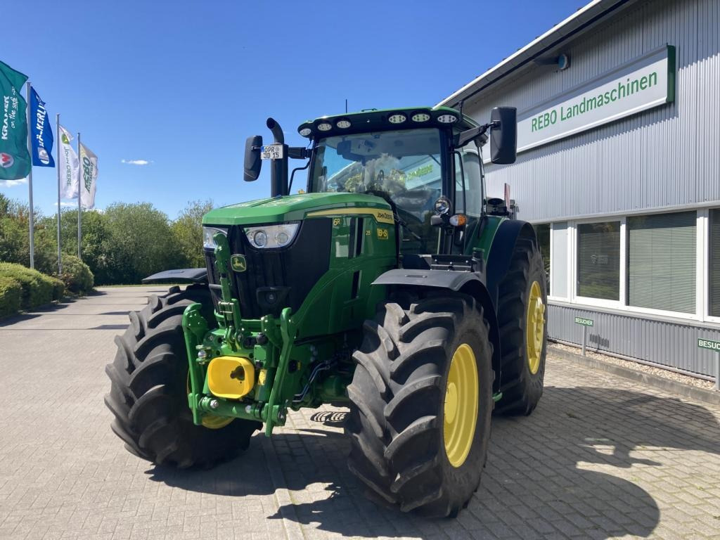 John Deere 6R215 - Tractor: afbeelding 1 John Deere 6R215 - Tractor: afbeelding 1