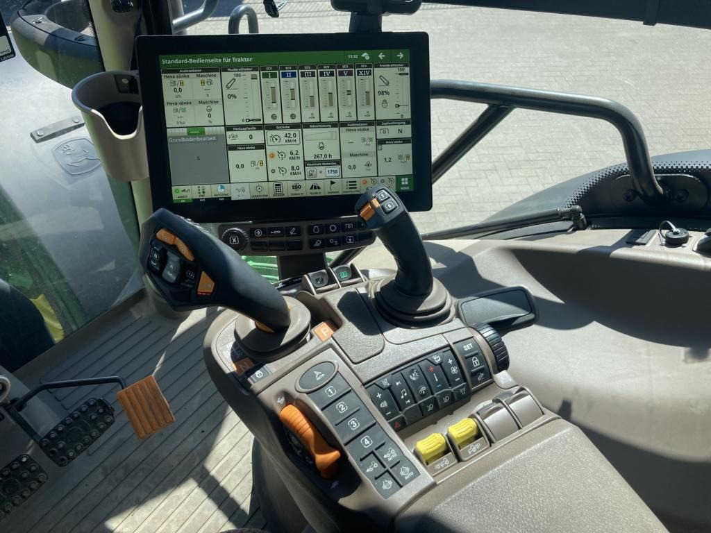 John Deere 6R215 - Tractor: afbeelding 4 John Deere 6R215 - Tractor: afbeelding 4