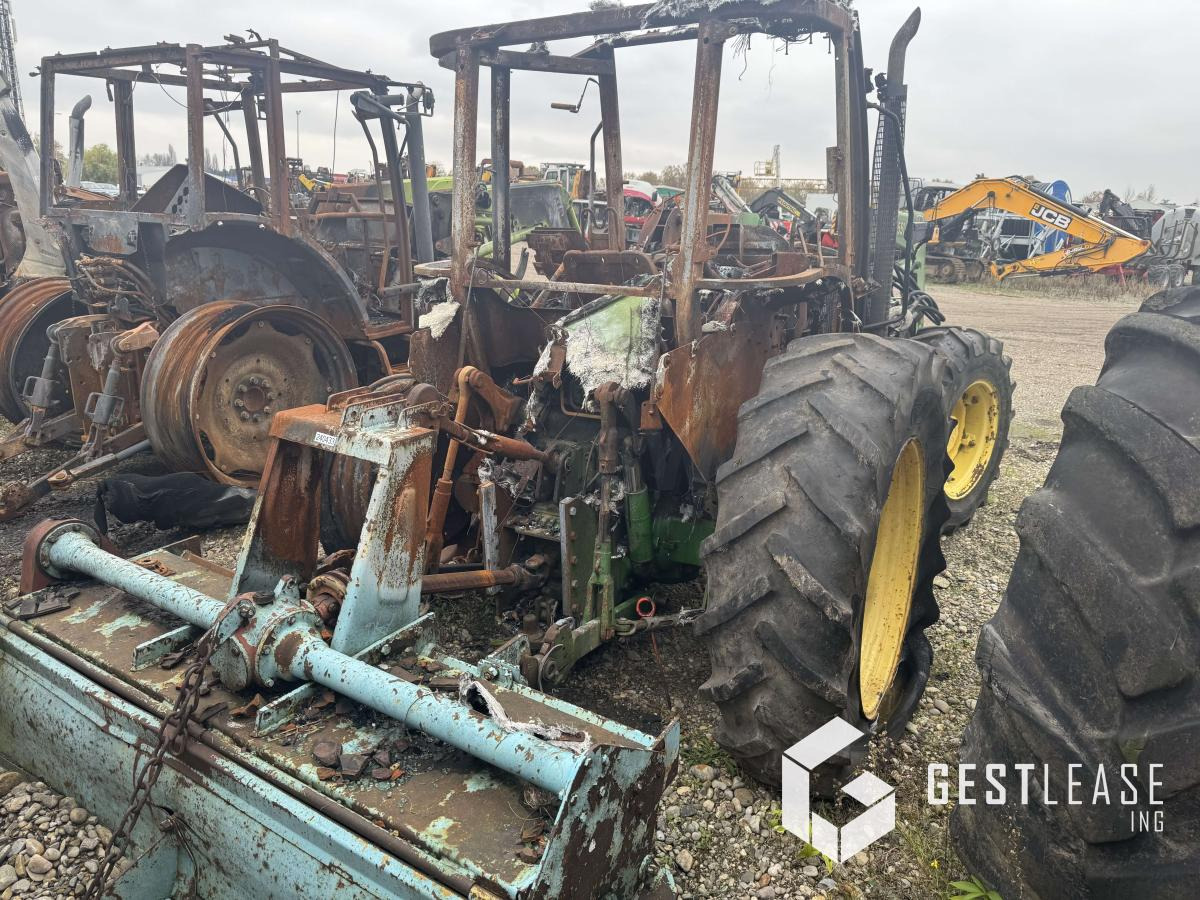 John Deere 5720 - Tractor: afbeelding 3 John Deere 5720 - Tractor: afbeelding 3
