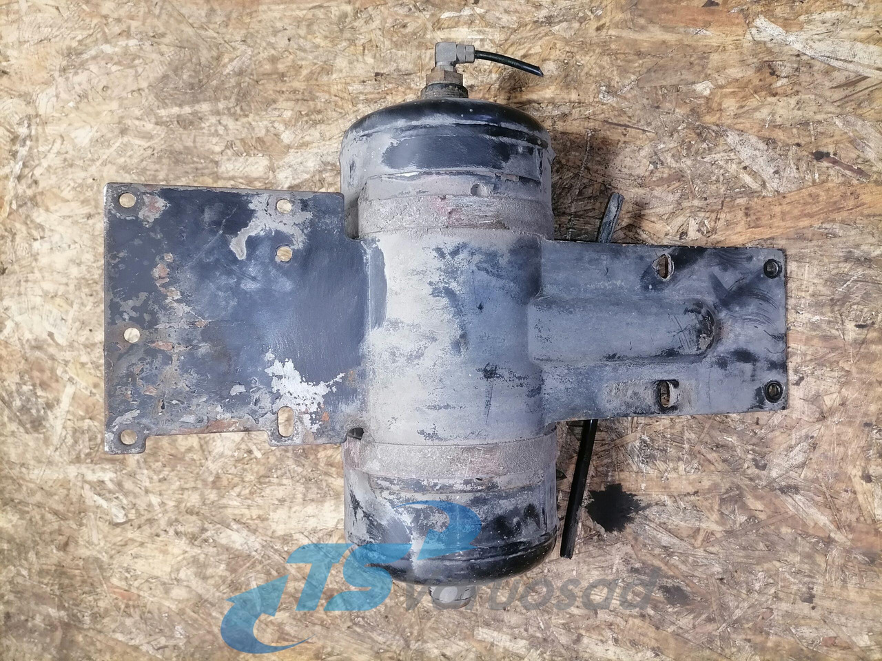 DAF Air tank 1733548 - Universeel onderdeel voor Vrachtwagen: afbeelding 2 DAF Air tank 1733548 - Universeel onderdeel voor Vrachtwagen: afbeelding 2