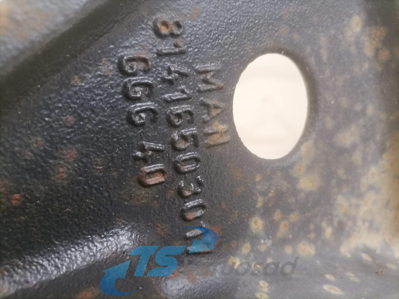 MAN Bummmmper bracket 81416503017 - Bumper voor Vrachtwagen: afbeelding 2 MAN Bummmmper bracket 81416503017 - Bumper voor Vrachtwagen: afbeelding 2