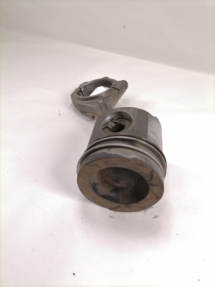 MAN Connecting rod + piston 51024006030 - Zuigers/ Ringen/ Glijlagers voor Vrachtwagen: afbeelding 2 MAN Connecting rod + piston 51024006030 - Zuigers/ Ringen/ Glijlagers voor Vrachtwagen: afbeelding 2