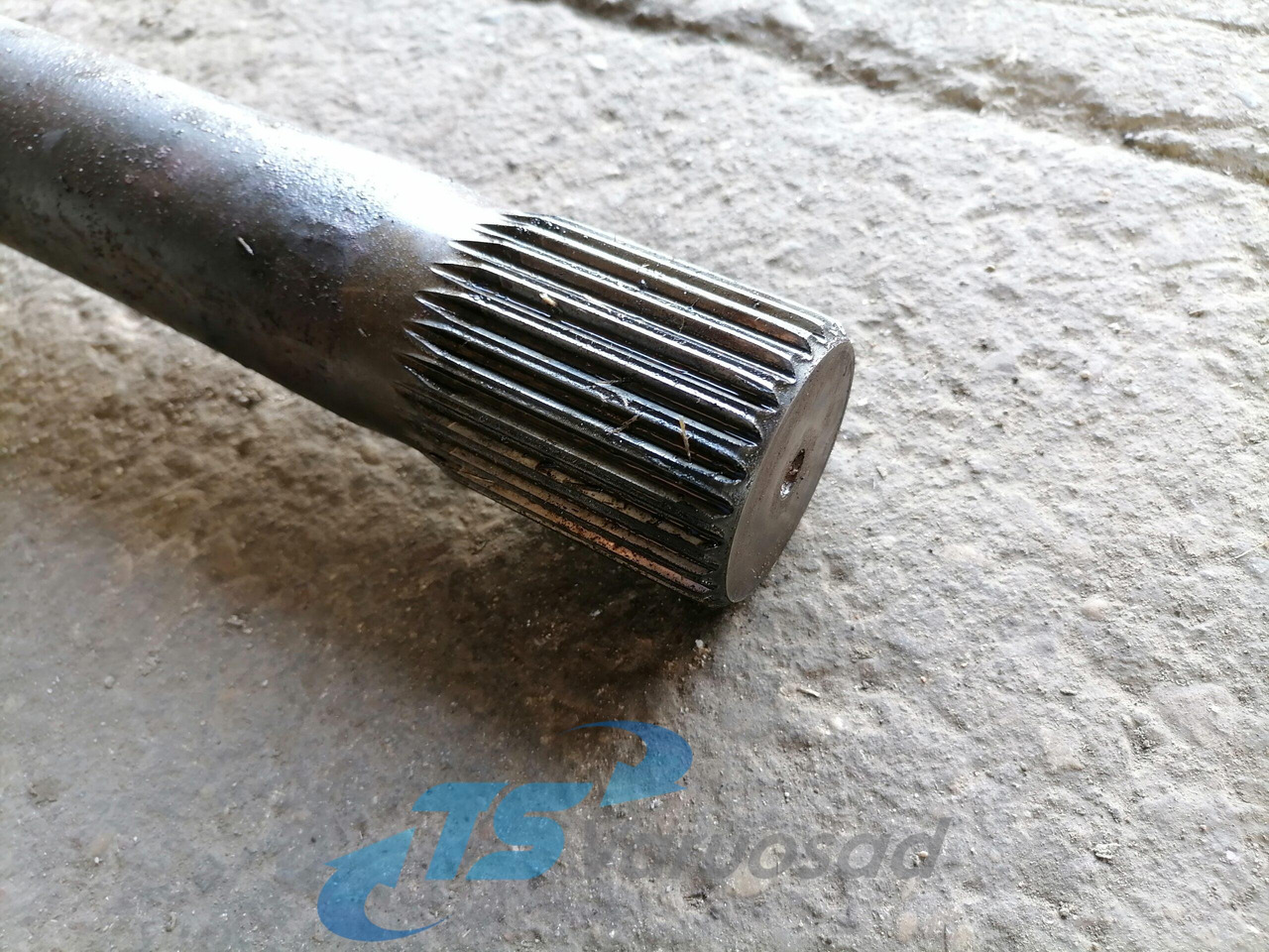 MAN Drive shaft 81355020136 - Aandrijfas voor Vrachtwagen: afbeelding 2 MAN Drive shaft 81355020136 - Aandrijfas voor Vrachtwagen: afbeelding 2