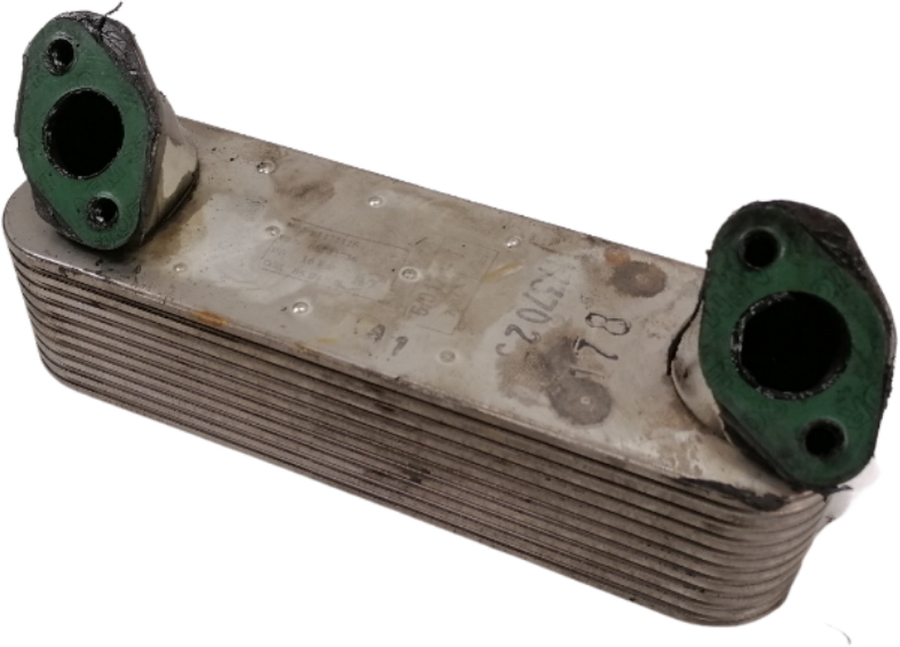 MAN Engine oil cooler 1472125 - Motor en onderdelen voor Vrachtwagen: afbeelding 1 MAN Engine oil cooler 1472125 - Motor en onderdelen voor Vrachtwagen: afbeelding 1