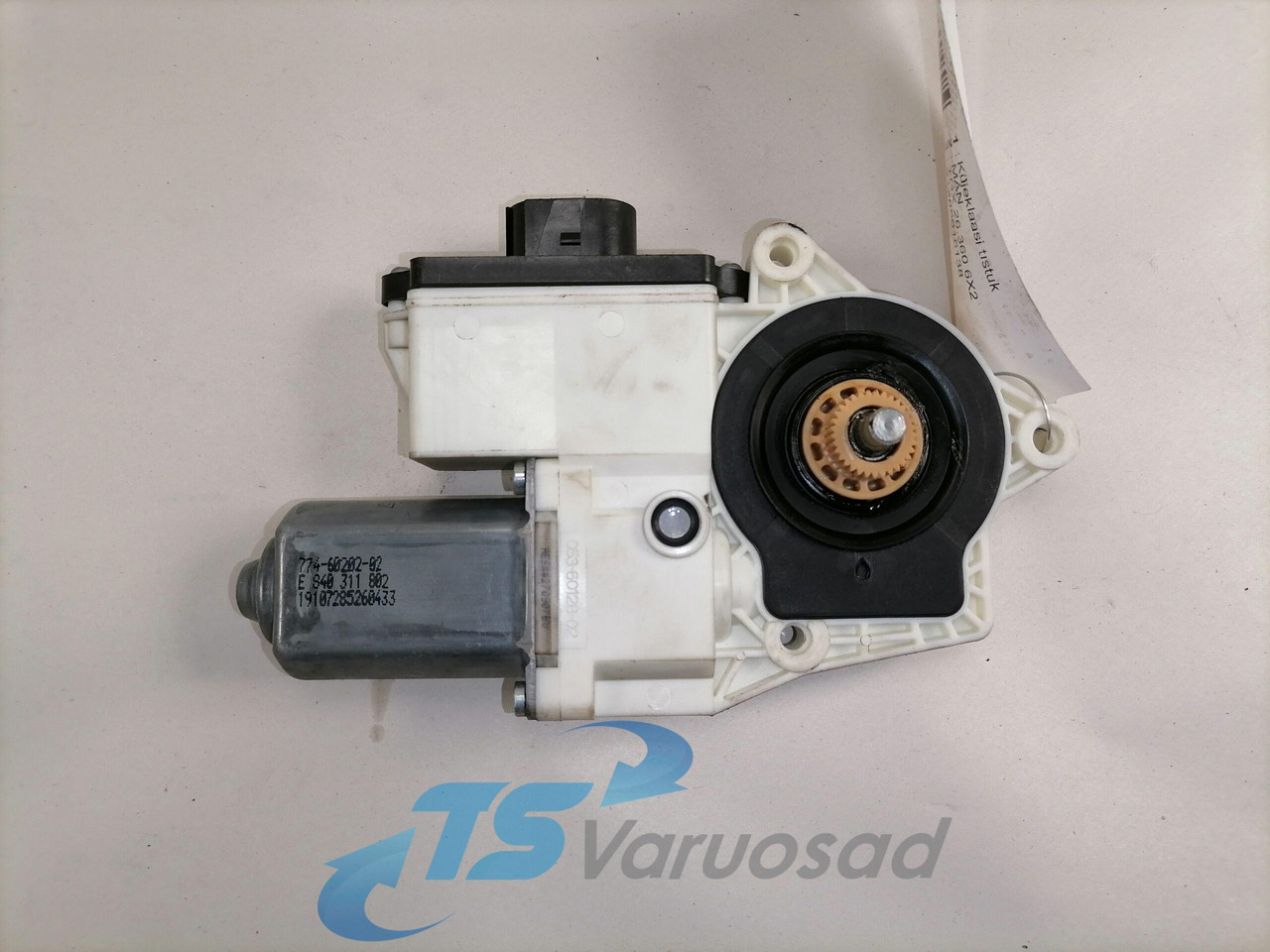 MAN Glass lift 81286016138 - Raam en onderdelen voor Vrachtwagen: afbeelding 4 MAN Glass lift 81286016138 - Raam en onderdelen voor Vrachtwagen: afbeelding 4