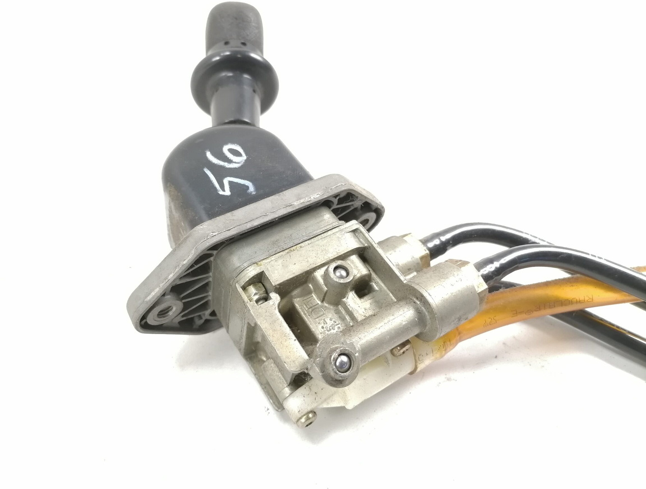 MAN Handbrake control lever 81523156156 - Universeel onderdeel voor Vrachtwagen: afbeelding 2 MAN Handbrake control lever 81523156156 - Universeel onderdeel voor Vrachtwagen: afbeelding 2
