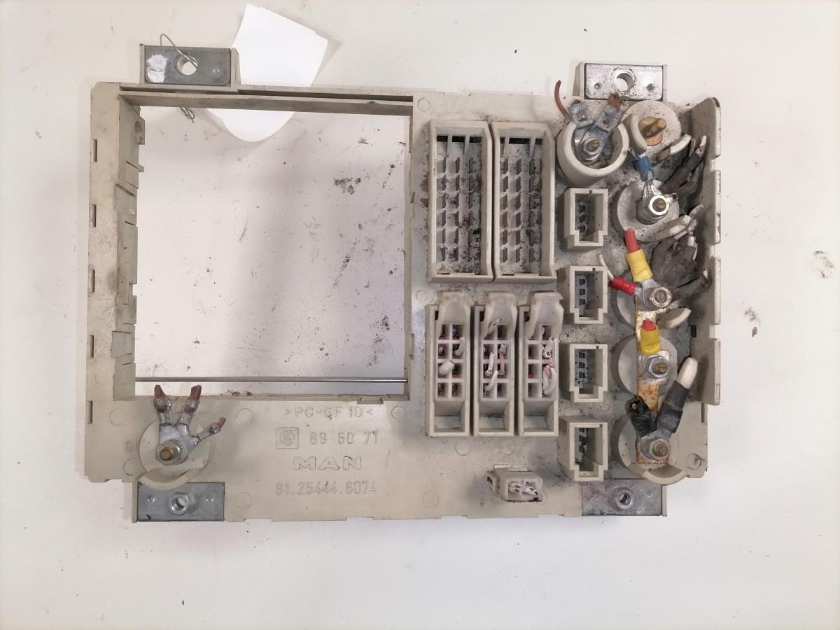 MAN Kaitsmepaneel 81254446074 - Zekeringkast voor Vrachtwagen: afbeelding 4 MAN Kaitsmepaneel 81254446074 - Zekeringkast voor Vrachtwagen: afbeelding 4