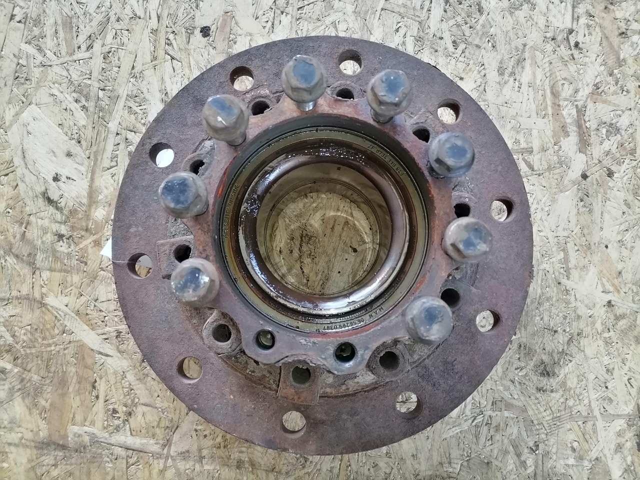 MAN Rear axel hub 81357010155 - Universeel onderdeel voor Vrachtwagen: afbeelding 3 MAN Rear axel hub 81357010155 - Universeel onderdeel voor Vrachtwagen: afbeelding 3