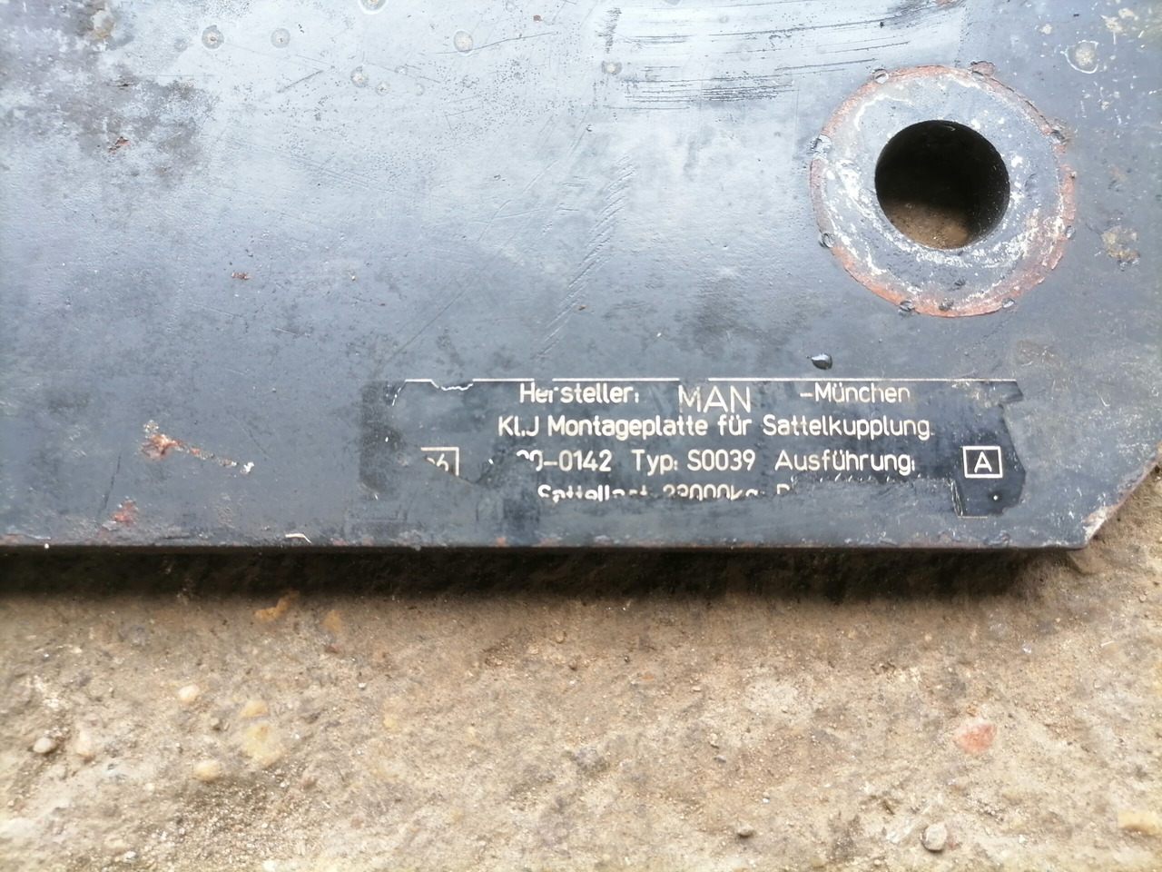 MAN Saddle plate 81427150036 - Koppelschotel voor Vrachtwagen: afbeelding 4 MAN Saddle plate 81427150036 - Koppelschotel voor Vrachtwagen: afbeelding 4