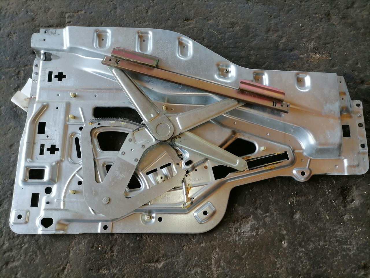 MAN Side window lifting mechanism 81626456034 - Raam en onderdelen voor Vrachtwagen: afbeelding 2 MAN Side window lifting mechanism 81626456034 - Raam en onderdelen voor Vrachtwagen: afbeelding 2