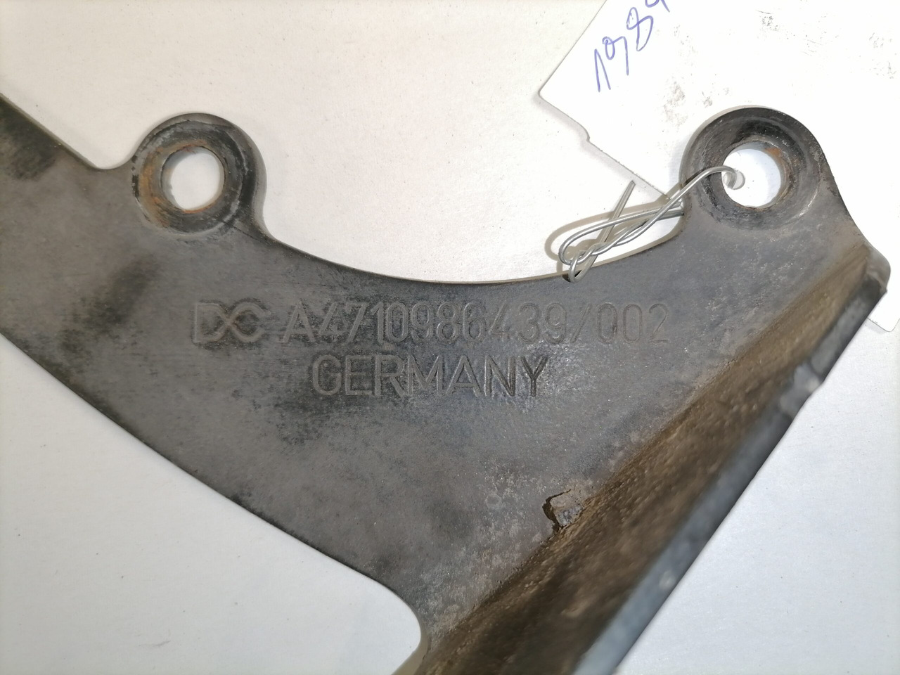 Mercedes-Benz Bracket A4710986439 - Frame/ Chassis voor Vrachtwagen: afbeelding 2 Mercedes-Benz Bracket A4710986439 - Frame/ Chassis voor Vrachtwagen: afbeelding 2