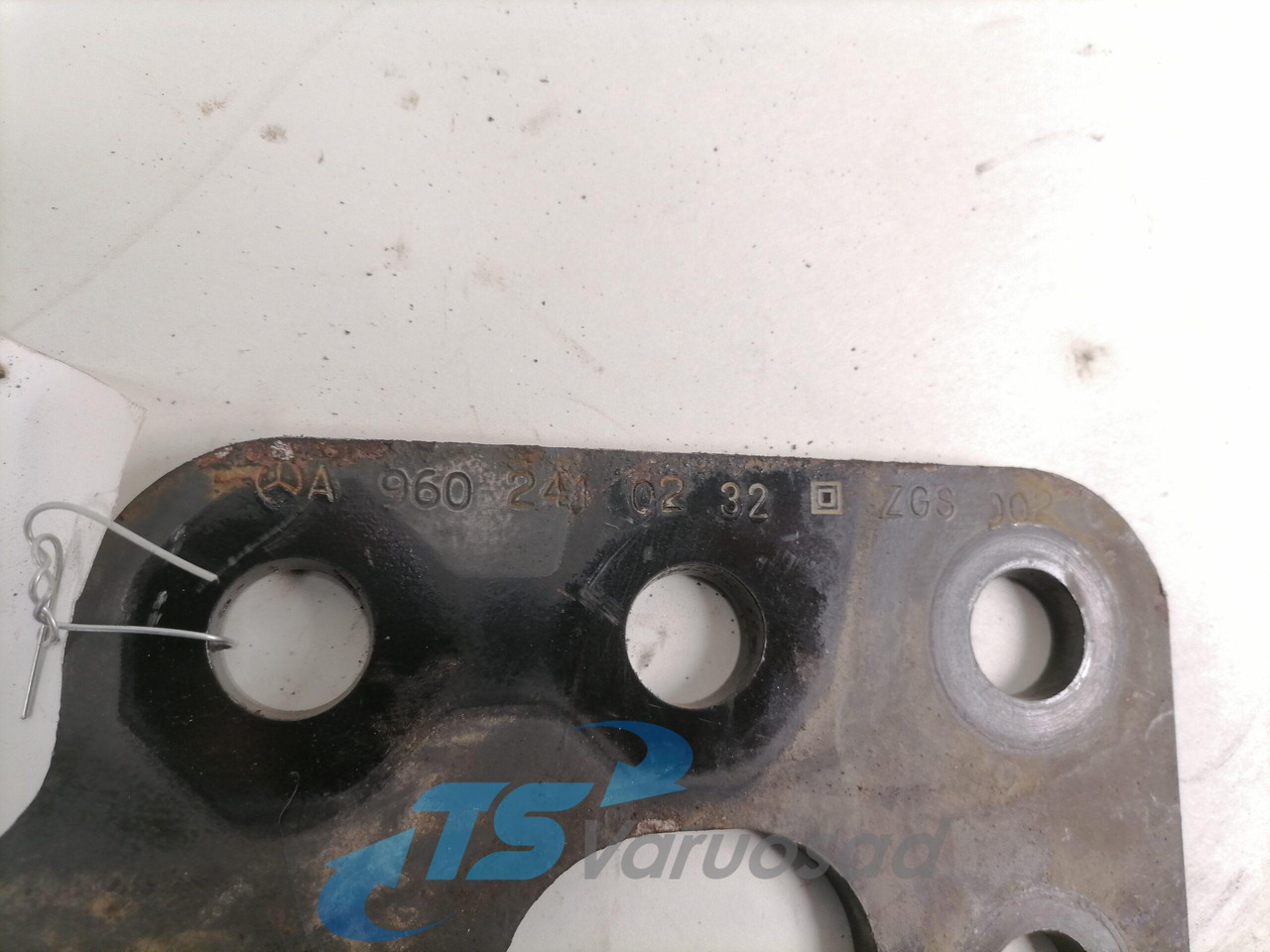 Mercedes-Benz Bracket A9602410232 - Frame/ Chassis voor Vrachtwagen: afbeelding 3 Mercedes-Benz Bracket A9602410232 - Frame/ Chassis voor Vrachtwagen: afbeelding 3