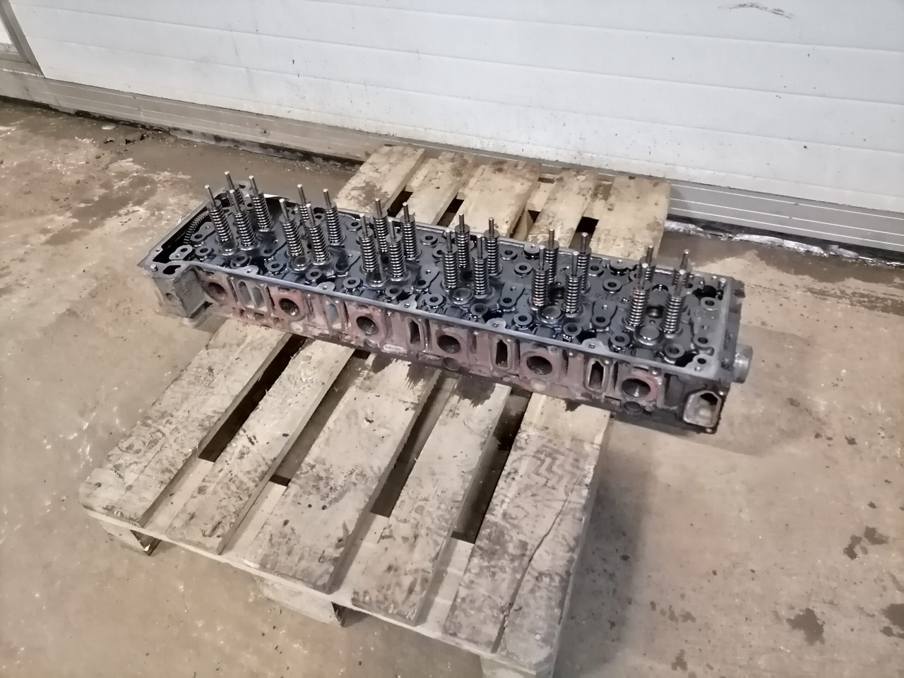 Mercedes-Benz Cylinder head A4710102720 - Cilinderkop voor Vrachtwagen: afbeelding 1 Mercedes-Benz Cylinder head A4710102720 - Cilinderkop voor Vrachtwagen: afbeelding 1