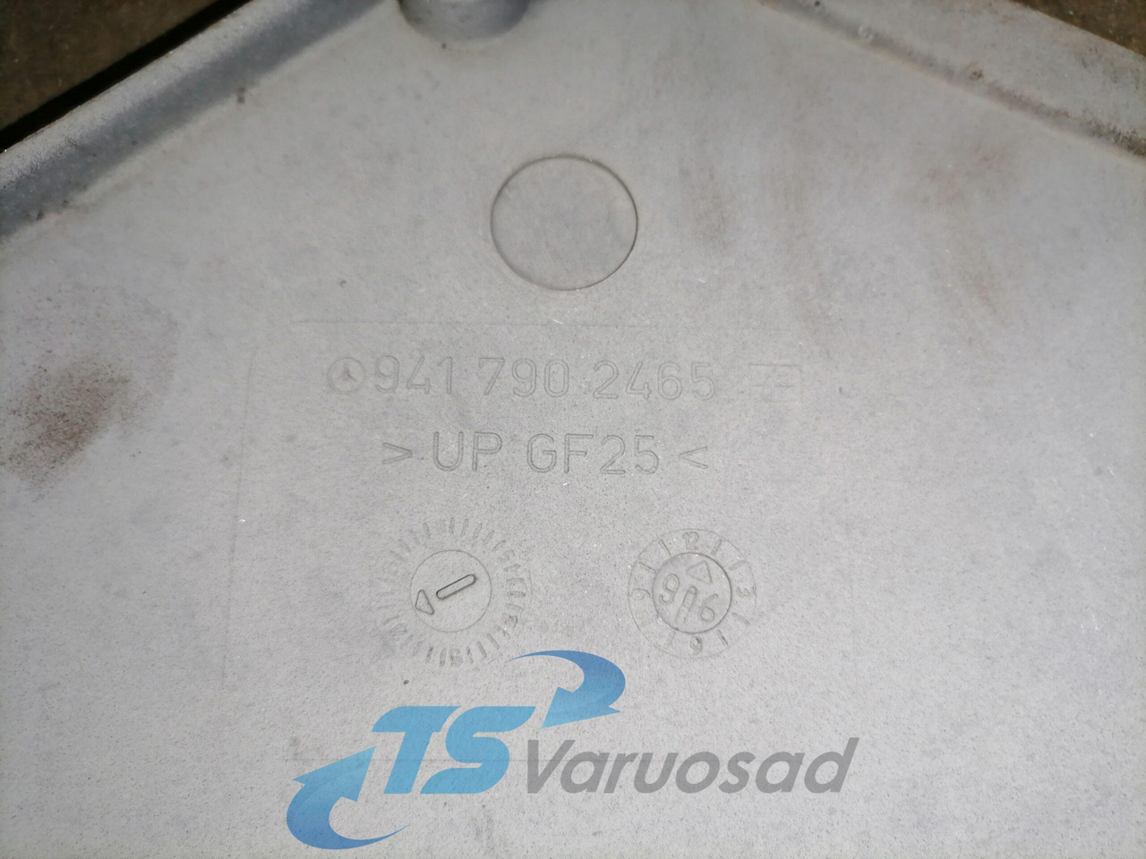 Mercedes-Benz Kabiini tuulesuunaja, ülemine parem A9417903365 - Aerokit/ Spoiler voor Vrachtwagen: afbeelding 3 Mercedes-Benz Kabiini tuulesuunaja, ülemine parem A9417903365 - Aerokit/ Spoiler voor Vrachtwagen: afbeelding 3