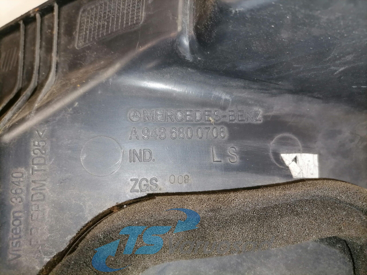 Mercedes-Benz Salongi plastik A9436800706 - Universeel onderdeel voor Vrachtwagen: afbeelding 3 Mercedes-Benz Salongi plastik A9436800706 - Universeel onderdeel voor Vrachtwagen: afbeelding 3