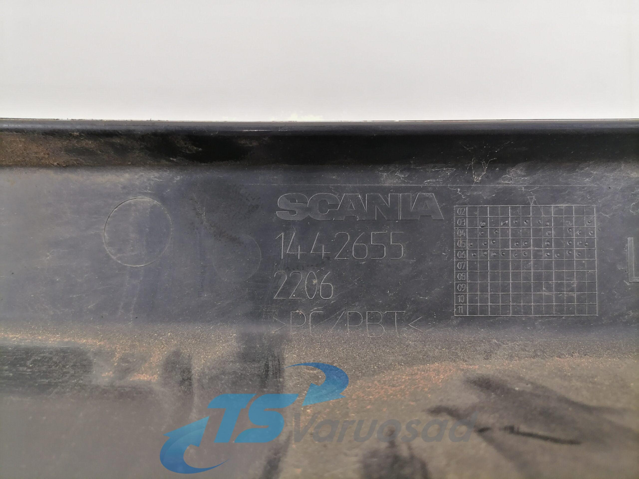 Scania Astmelaua plastik kate, ülemine vasak 1442655 - Treeplank voor Vrachtwagen: afbeelding 3 Scania Astmelaua plastik kate, ülemine vasak 1442655 - Treeplank voor Vrachtwagen: afbeelding 3