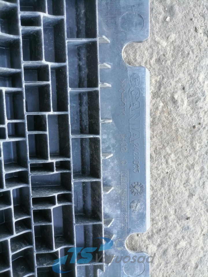 Scania Battery cover 2428035 - Batterij voor Vrachtwagen: afbeelding 4 Scania Battery cover 2428035 - Batterij voor Vrachtwagen: afbeelding 4