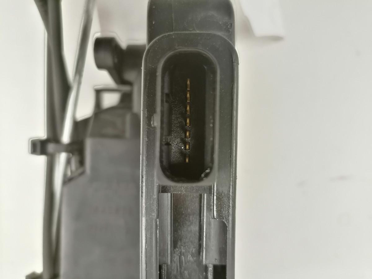 Scania Door lock 2640858 - Deur en onderdelen voor Vrachtwagen: afbeelding 4 Scania Door lock 2640858 - Deur en onderdelen voor Vrachtwagen: afbeelding 4