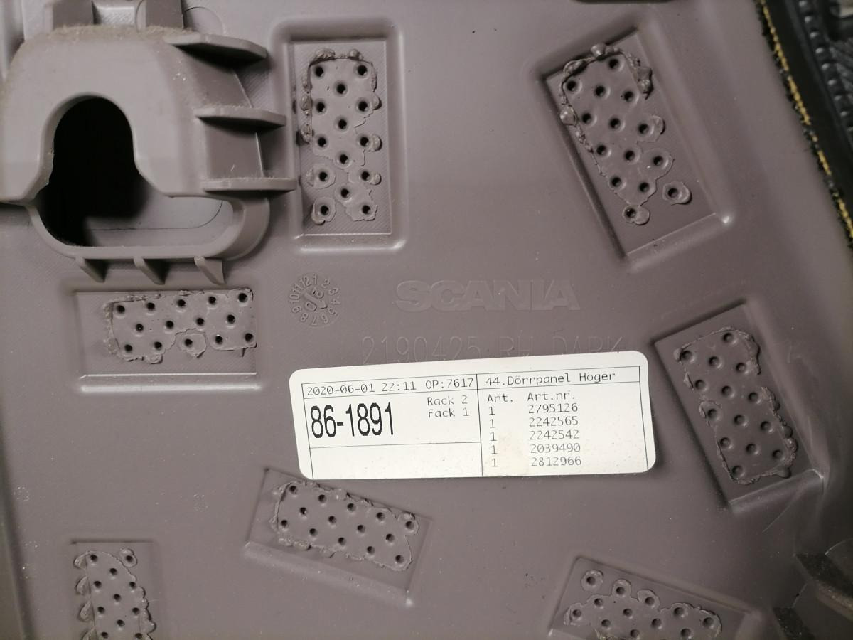 Scania Door trim panel 2795126 - Deur en onderdelen voor Vrachtwagen: afbeelding 2 Scania Door trim panel 2795126 - Deur en onderdelen voor Vrachtwagen: afbeelding 2