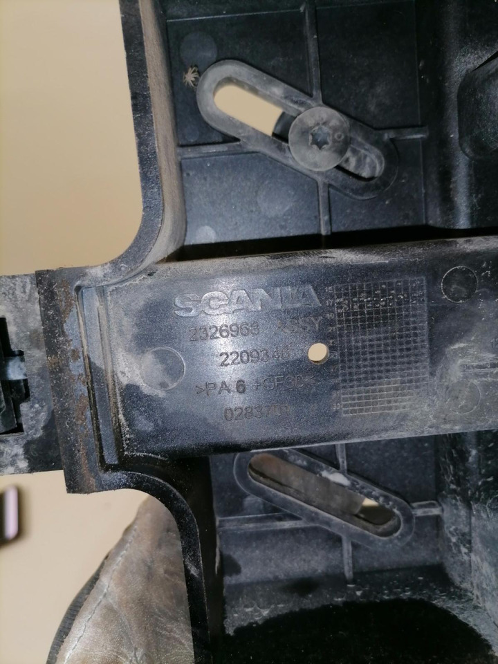 Scania Kabiini tuulesuunaja kandur 2326968 - Aerokit/ Spoiler voor Vrachtwagen: afbeelding 2 Scania Kabiini tuulesuunaja kandur 2326968 - Aerokit/ Spoiler voor Vrachtwagen: afbeelding 2