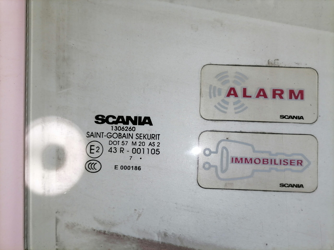 Scania Küljeklaas, parem 1306260 - Raam en onderdelen voor Vrachtwagen: afbeelding 4 Scania Küljeklaas, parem 1306260 - Raam en onderdelen voor Vrachtwagen: afbeelding 4