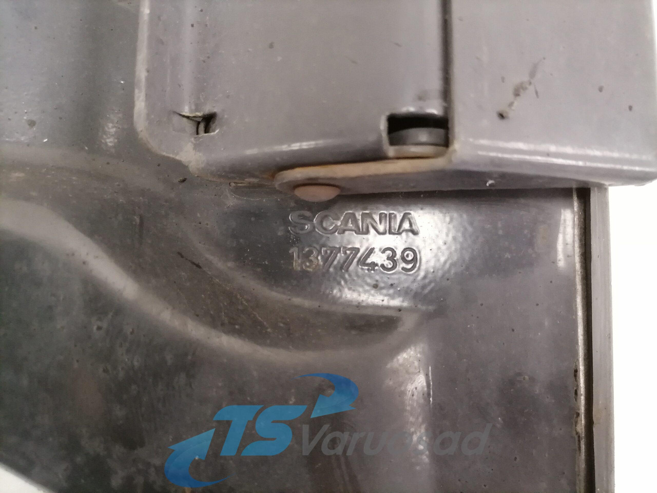 Scania Mudguard bracket 1377439 - Universeel onderdeel voor Vrachtwagen: afbeelding 3 Scania Mudguard bracket 1377439 - Universeel onderdeel voor Vrachtwagen: afbeelding 3