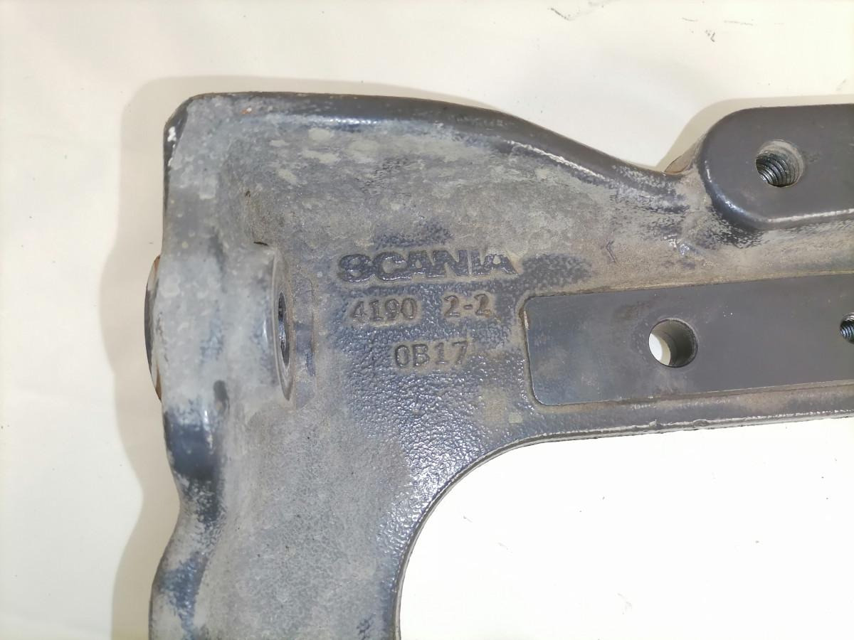 Scania Mudguard bracket 2356049 - Universeel onderdeel voor Vrachtwagen: afbeelding 4 Scania Mudguard bracket 2356049 - Universeel onderdeel voor Vrachtwagen: afbeelding 4