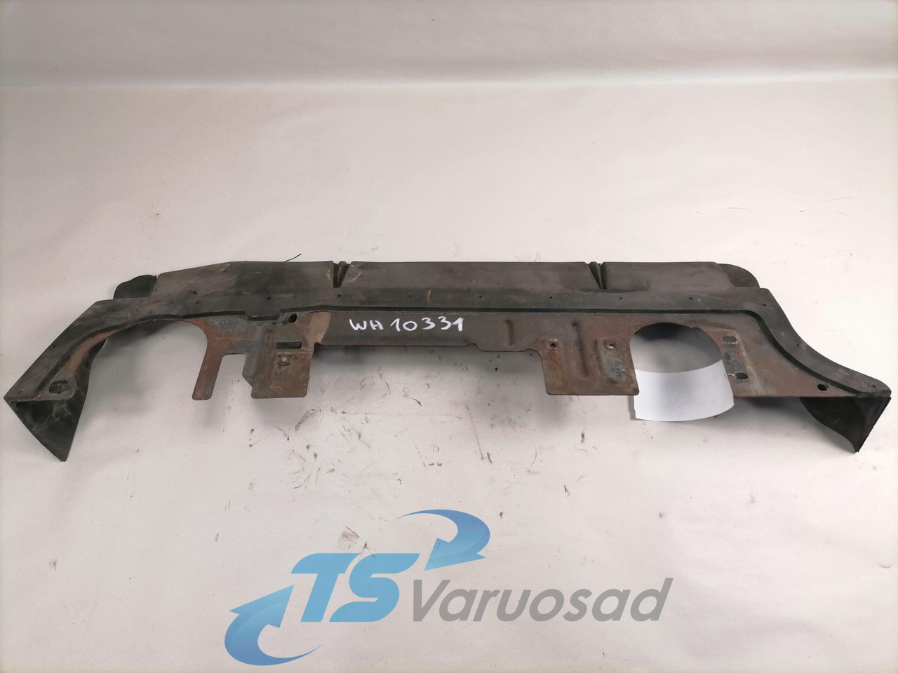Scania Radiaatori pealne kate 1741643 - Universeel onderdeel voor Vrachtwagen: afbeelding 2 Scania Radiaatori pealne kate 1741643 - Universeel onderdeel voor Vrachtwagen: afbeelding 2
