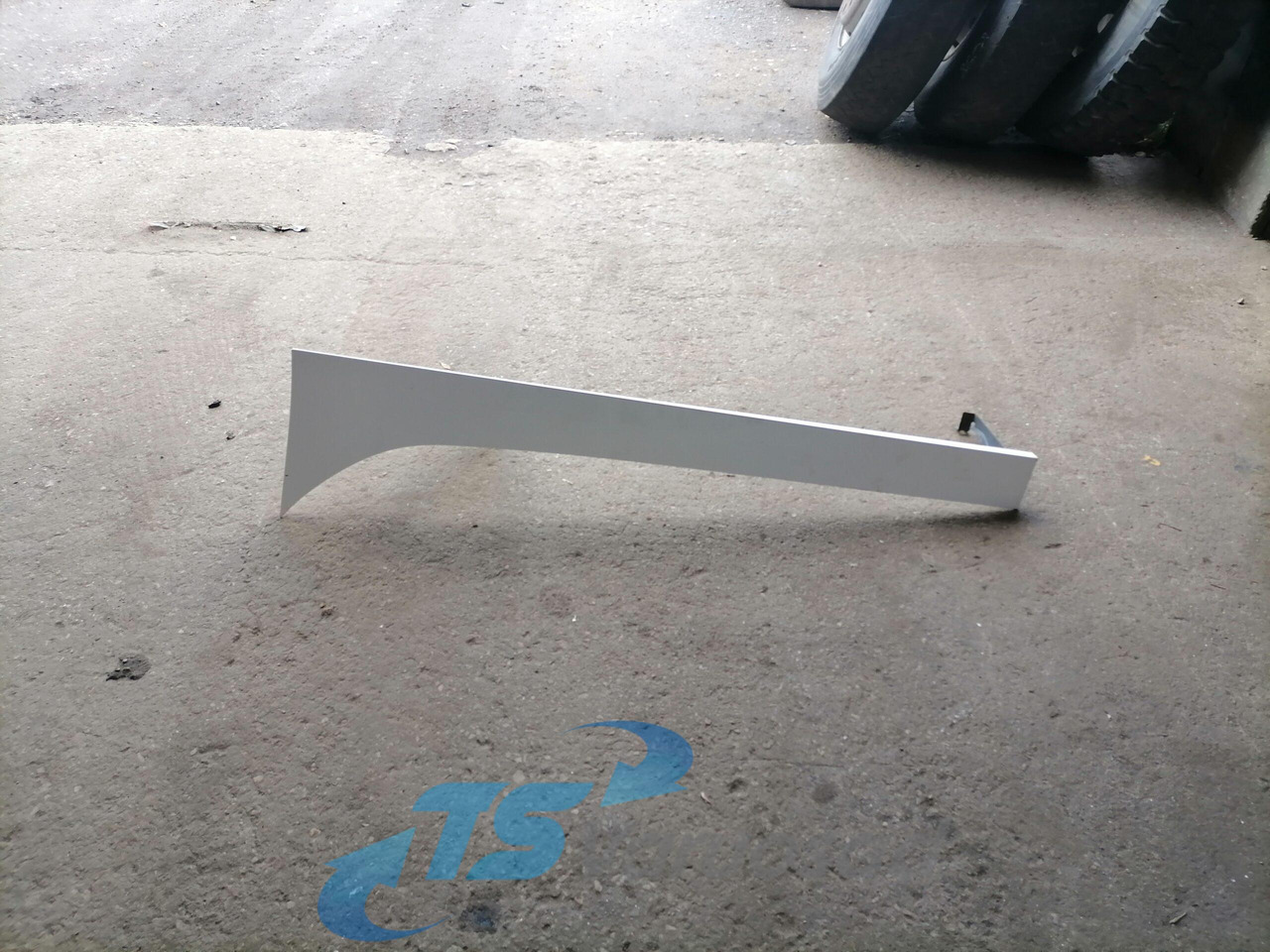 Scania Scania kabiini tuulesuunaja, vasak külg 1348519 - Aerokit/ Spoiler voor Vrachtwagen: afbeelding 1 Scania Scania kabiini tuulesuunaja, vasak külg 1348519 - Aerokit/ Spoiler voor Vrachtwagen: afbeelding 1