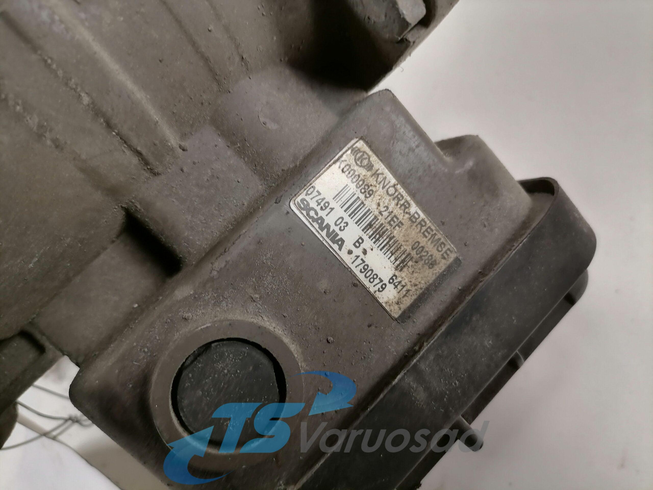 Scania Trailer brake pressure control 1790879 - Remventiel voor Vrachtwagen: afbeelding 3 Scania Trailer brake pressure control 1790879 - Remventiel voor Vrachtwagen: afbeelding 3