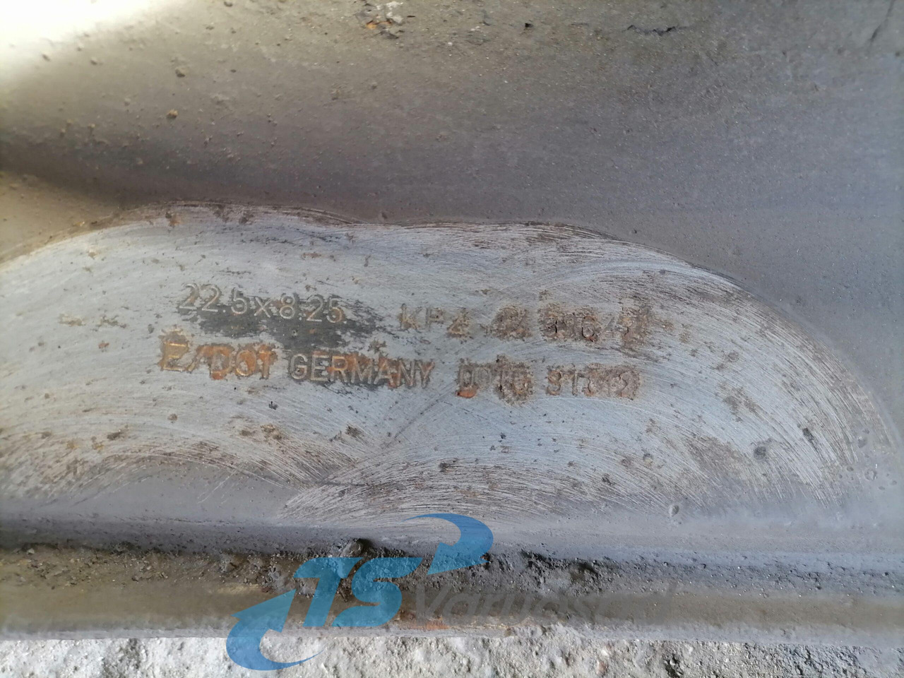 Universaalne Velg 22.5x8.25 225x825 - Banden en velgen voor Vrachtwagen: afbeelding 4 Universaalne Velg 22.5x8.25 225x825 - Banden en velgen voor Vrachtwagen: afbeelding 4