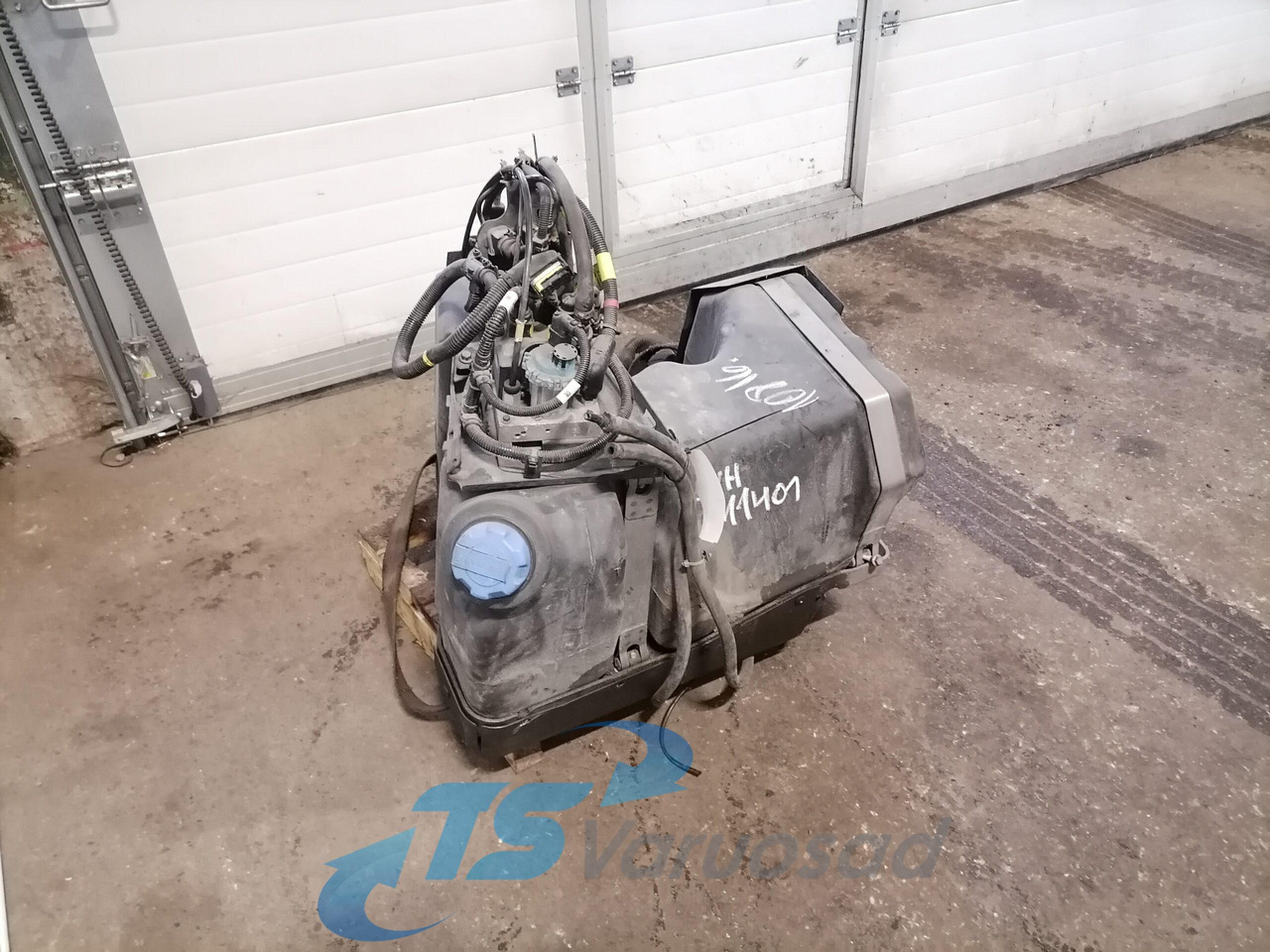 Volvo Ad Blue tank 22193761 - Brandstoftoevoer voor Vrachtwagen: afbeelding 1 Volvo Ad Blue tank 22193761 - Brandstoftoevoer voor Vrachtwagen: afbeelding 1