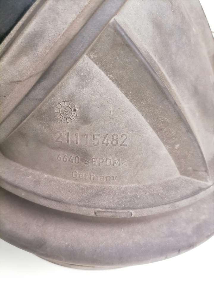 Volvo Air intake 21115482 - Luchtinlaatsysteem voor Vrachtwagen: afbeelding 2 Volvo Air intake 21115482 - Luchtinlaatsysteem voor Vrachtwagen: afbeelding 2