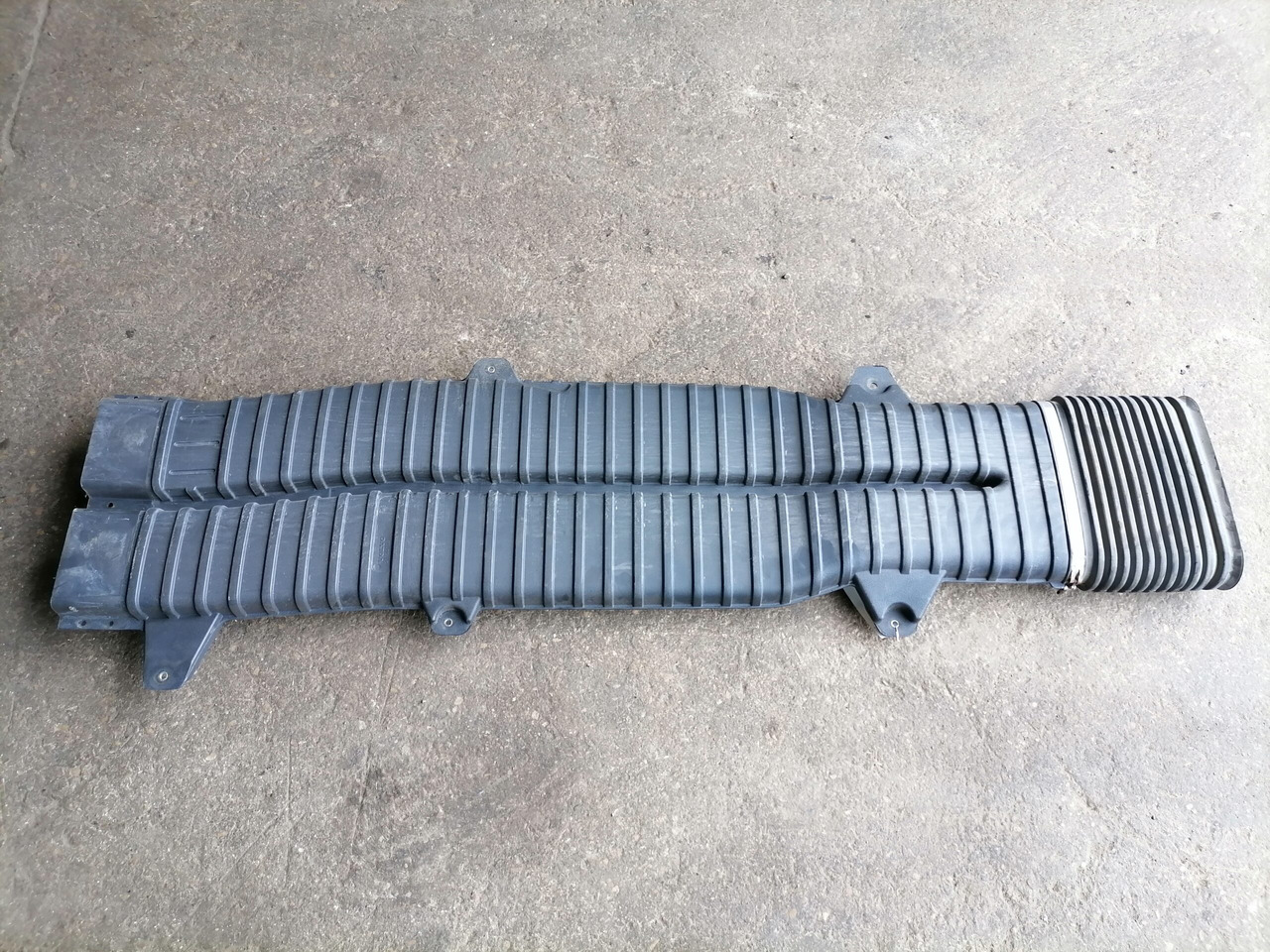 Volvo Air intake 21122123 - Luchtinlaatsysteem voor Vrachtwagen: afbeelding 2 Volvo Air intake 21122123 - Luchtinlaatsysteem voor Vrachtwagen: afbeelding 2