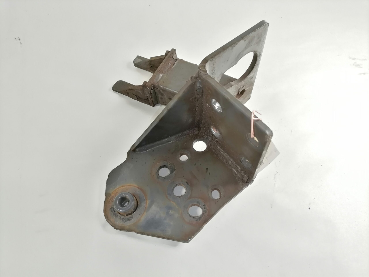 Volvo Bumper bracket 20499243 - Bumper voor Vrachtwagen: afbeelding 2 Volvo Bumper bracket 20499243 - Bumper voor Vrachtwagen: afbeelding 2