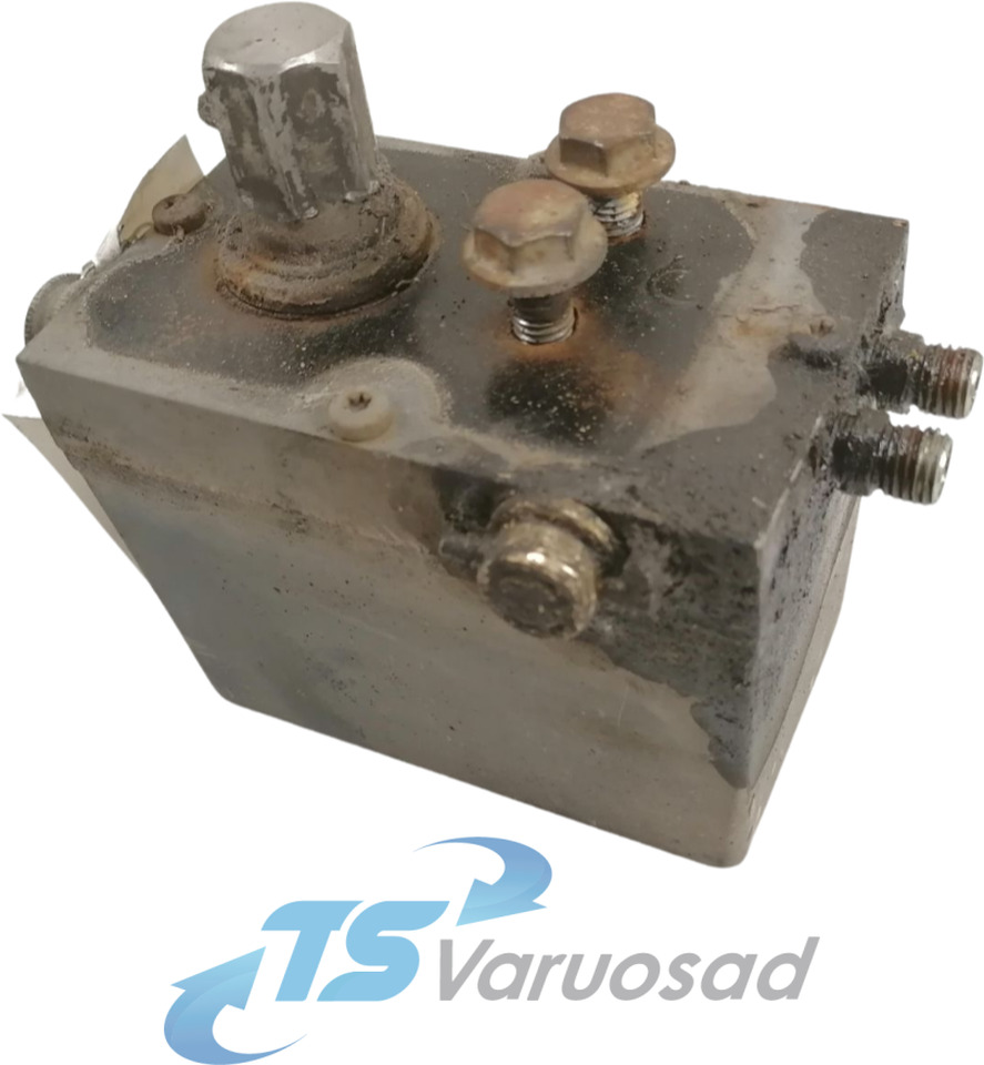 Volvo Cab tilting pump 82053294 - Cabinevering voor Vrachtwagen: afbeelding 1 Volvo Cab tilting pump 82053294 - Cabinevering voor Vrachtwagen: afbeelding 1