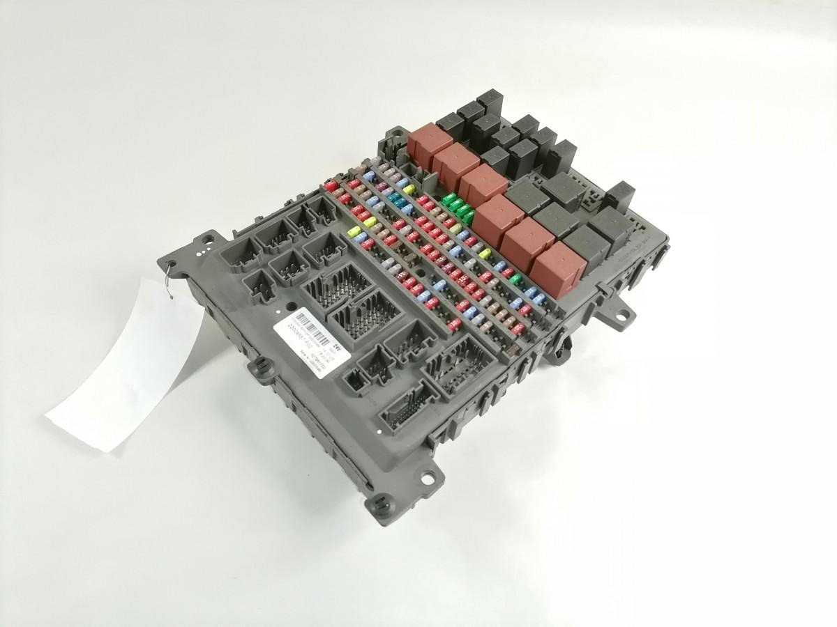 Volvo Central electric unit 22009557 - Zekeringkast voor Vrachtwagen: afbeelding 2 Volvo Central electric unit 22009557 - Zekeringkast voor Vrachtwagen: afbeelding 2